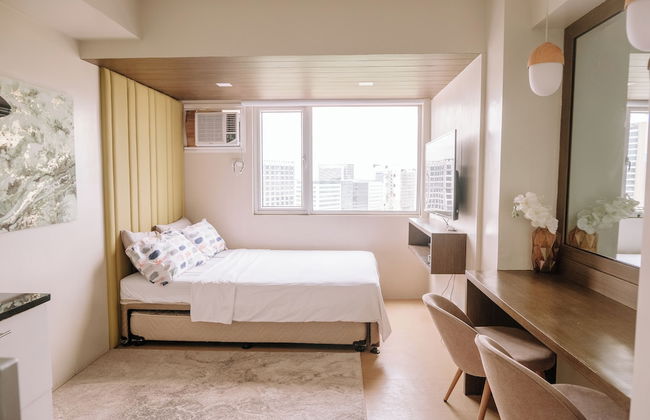 Chic & Stylish Urban Hideout - Photo 4