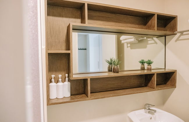 Chic & Stylish Urban Hideout - Photo 8