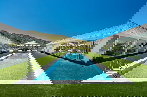 Foto 22 - Oceanfront Luxury Villa Infinity Plunge Pools