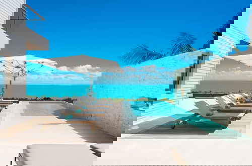 Foto 15 - Oceanfront Luxury Villa Infinity Plunge Pools