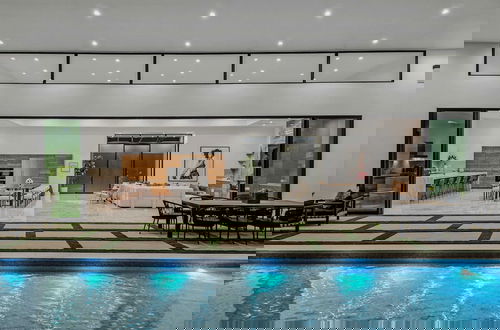 Foto 6 - Ultimate Luxury Retreat Pool, Pickleball, Hot Tub Bravo by Avantstay