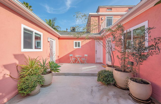 2 Units in Prime Hollywood Location Chic Renovated 1bdrs w/ Patio Avantstay - Foto 2