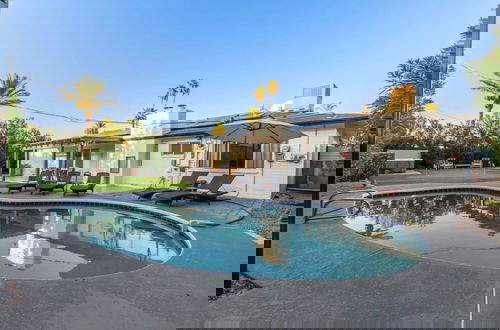 Foto 37 - Ochenta Modern Retreat Htd Pool Spa Putt Grn Gym