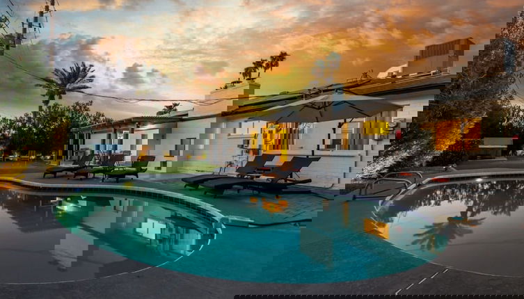 Foto 1 - Ochenta Modern Retreat Htd Pool Spa Putt Grn Gym
