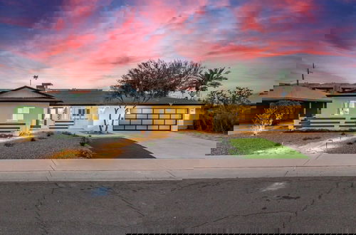 Foto 5 - Ochenta Modern Retreat Htd Pool Spa Putt Grn Gym