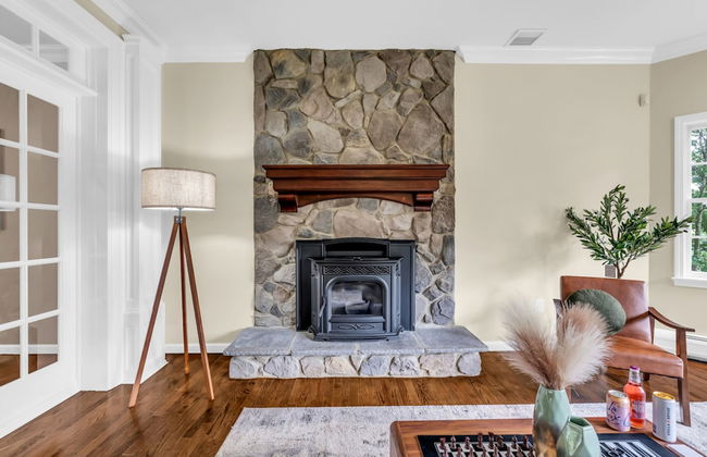 Family Retreat With Autumn Views and Fireplace - Foto 13