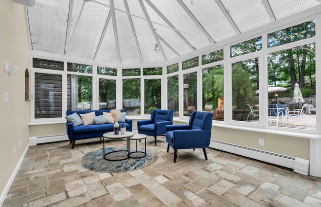 Family Retreat With Autumn Views and Fireplace - Foto 3