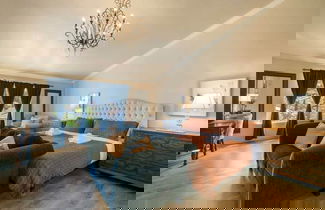 Photo 3 - @ Marbella Lane - Captivating Home W/pool