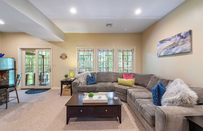 Highland Hideaway by Avantstay Group Poconos Retreat w/ Patio + Game Room - Foto 15