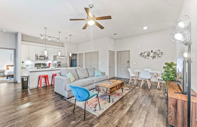 Cozy 2BR Suite Close to Downtown w Fast Wifi - Foto 1