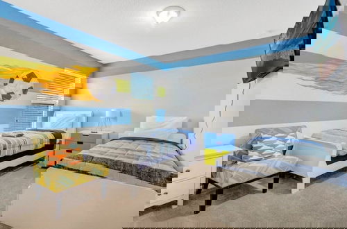 Foto 6 - Upstair Loft Premium Home With Pool, Spa & Games! 5 Bedroom Condo