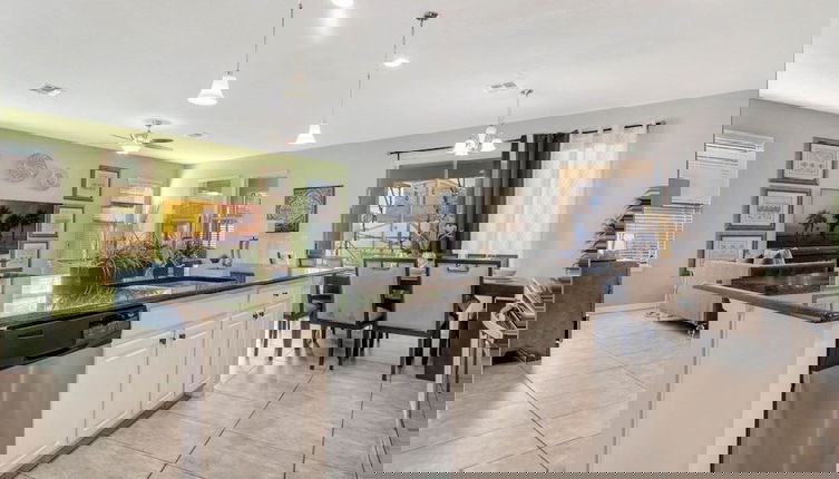 Foto 1 - Upstair Loft Premium Home With Pool, Spa & Games! 5 Bedroom Condo