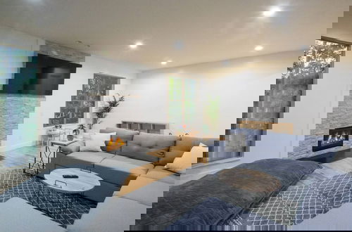 Foto 2 - Modern Escape by Avanstay Views 10min to Town