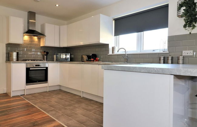 Railway House 5 bed - Maryhill - Photo 37