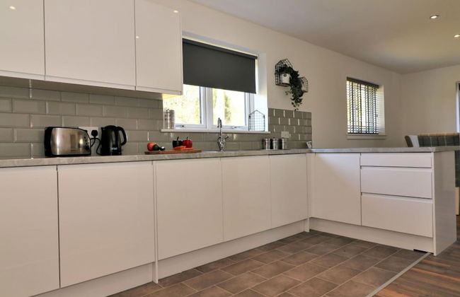 Railway House 5 bed - Maryhill - Photo 3