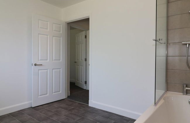 Railway House 5 bed - Maryhill - Photo 40