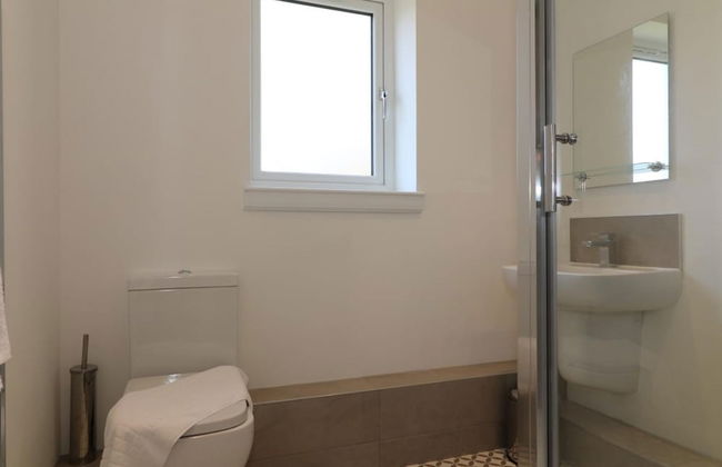 Railway House 5 bed - Maryhill - Photo 34