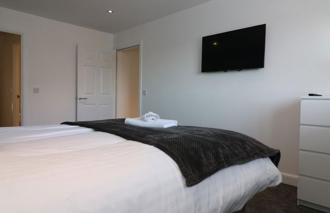 Railway House 5 bed - Maryhill - Photo 9