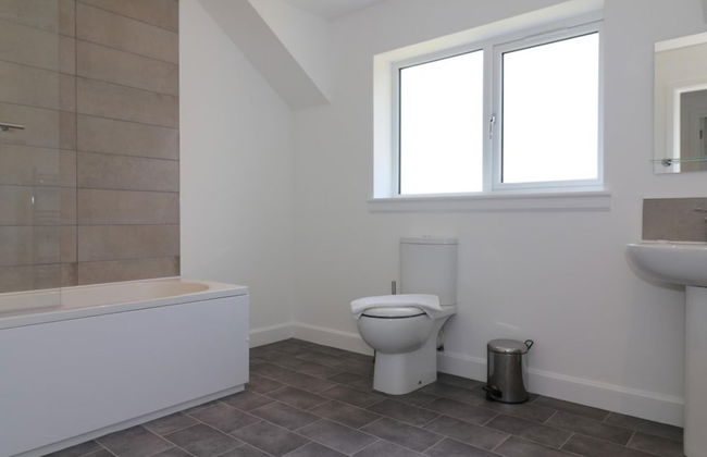 Railway House 5 bed - Maryhill - Photo 32