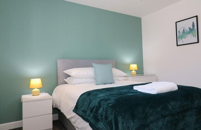 Railway House 5 bed - Maryhill - Photo 22