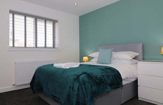 Railway House 5 bed - Maryhill - Photo 20