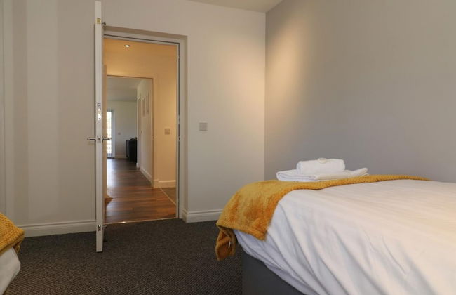 Railway House 5 bed - Maryhill - Photo 25