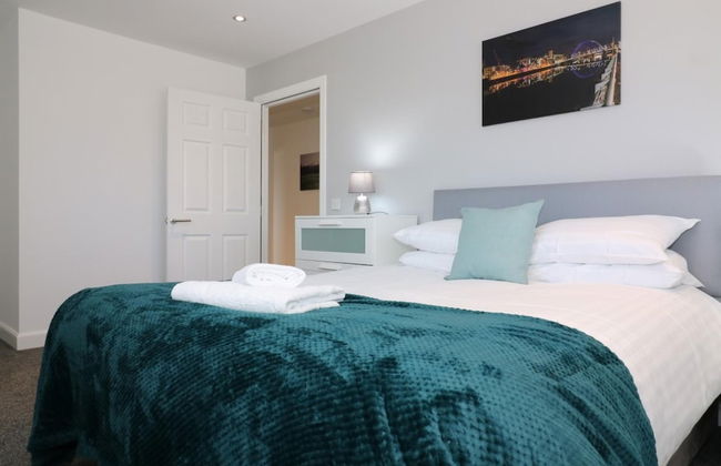 Railway House 5 bed - Maryhill - Photo 18