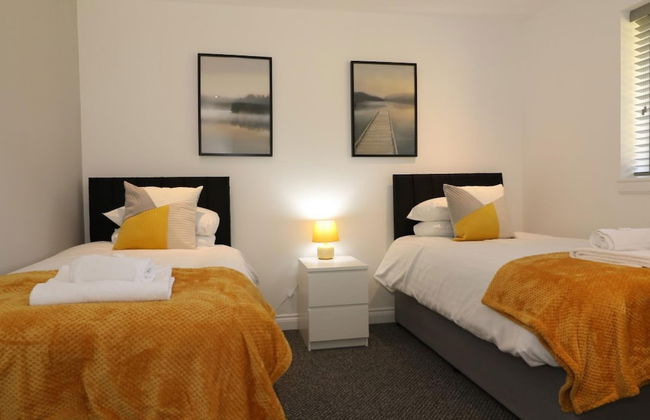 Railway House 5 bed - Maryhill - Photo 2