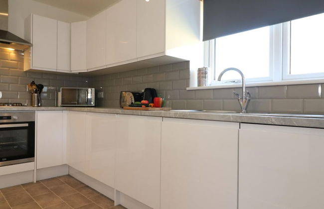 Railway House 5 bed - Maryhill - Photo 27