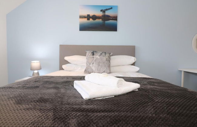 Railway House 5 bed - Maryhill - Photo 8