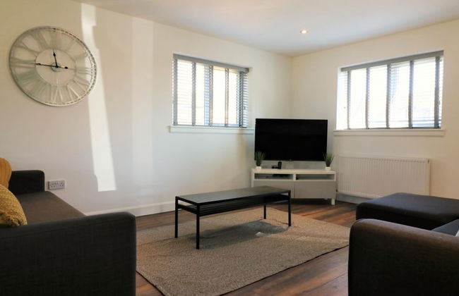 Railway House 5 bed - Maryhill - Photo 29