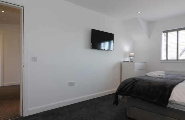 Railway House 5 bed - Maryhill - Photo 7