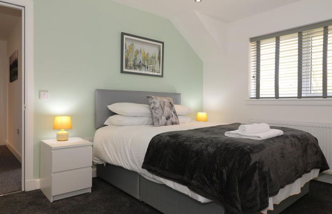 Railway House 5 bed - Maryhill - Photo 13