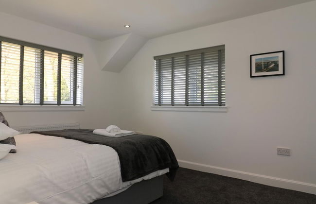 Railway House 5 bed - Maryhill - Photo 12