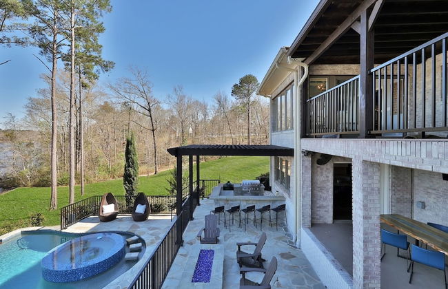 7BR Lakefront Haven Pool Hot Tub Gated 4acres - Foto 49