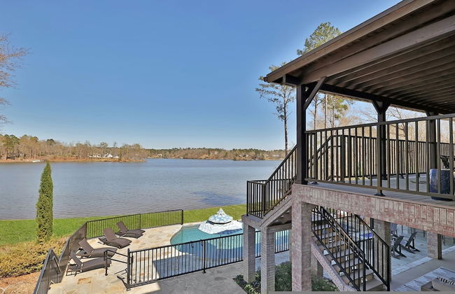 7BR Lakefront Haven Pool Hot Tub Gated 4acres - Foto 47