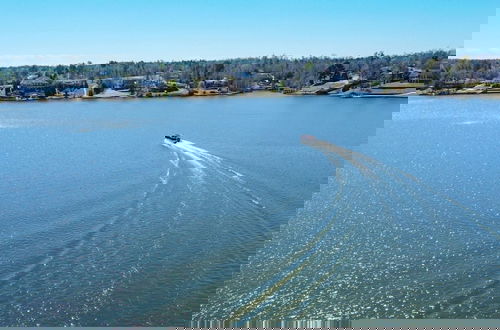 Foto 55 - 7BR Lakefront Haven Pool Hot Tub Gated 4acres