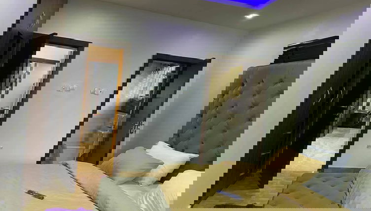 Foto 1 - Comforts Court And Apartment