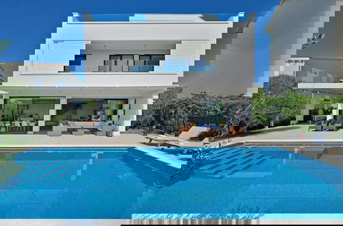 Photo 40 - Modern Villa With Private Pool and Terrace