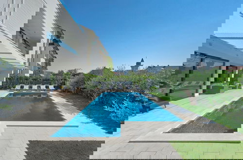 Photo 31 - Modern Villa With Private Pool and Terrace