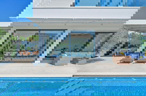 Photo 35 - Modern Villa With Private Pool and Terrace
