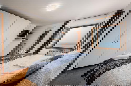 Photo 2 - Pretty Apartment With Balcony