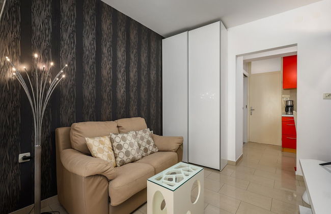 Apartment in Porec Near Rock Beach - Photo 10
