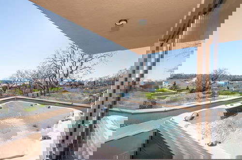 Foto 1 - Spacious Home With Terrace and Bubble Bath