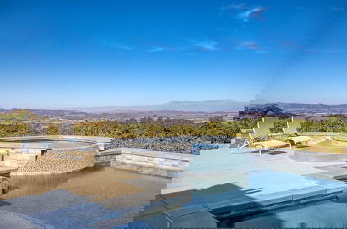 Photo 8 - Summit Ranch by Avantstay Infinity Pool Views