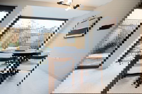 Foto 3 - The Letchford Garden Mews - Elegant 2bdr House With Garden & Patio