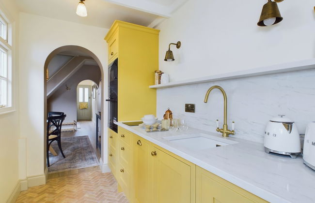 Seaside Cottage Retreat in Leigh-on-sea - Photo 6
