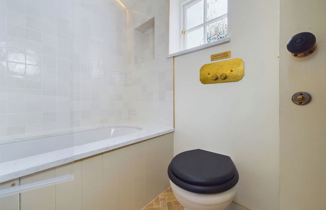 Seaside Cottage Retreat in Leigh-on-sea - Photo 9