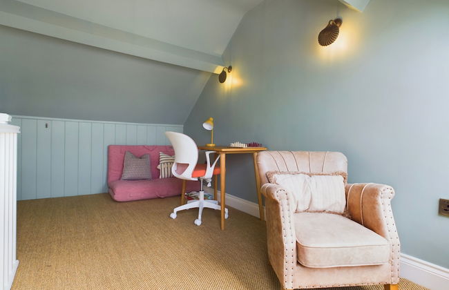 Seaside Cottage Retreat in Leigh-on-sea - Photo 17
