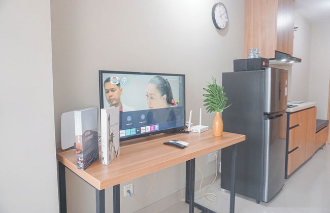 Comfortable Studio Room at LRT City Jatibening - Photo 3